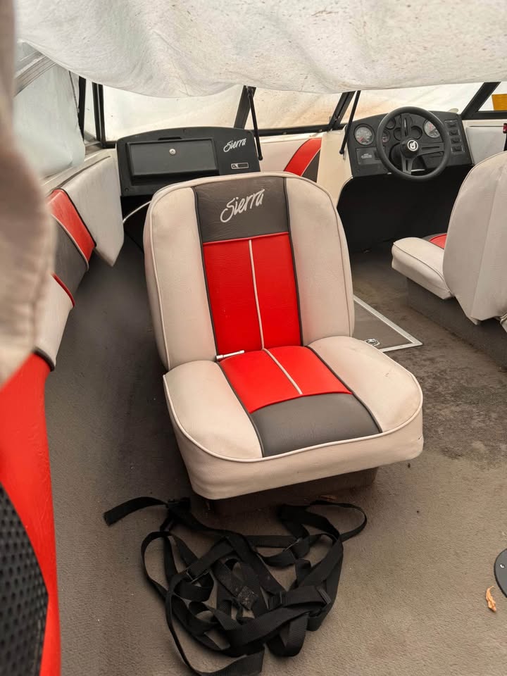 1990 Glastron Sierra