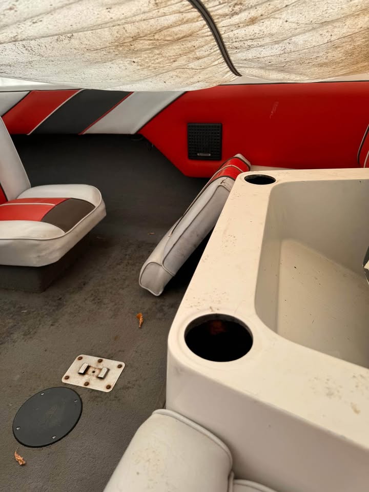 1990 Glastron Sierra